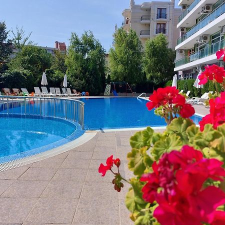Family Apartments In Solmarin Slăntjev Brjag Exteriör bild