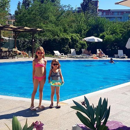 Family Apartments In Solmarin Slăntjev Brjag Exteriör bild