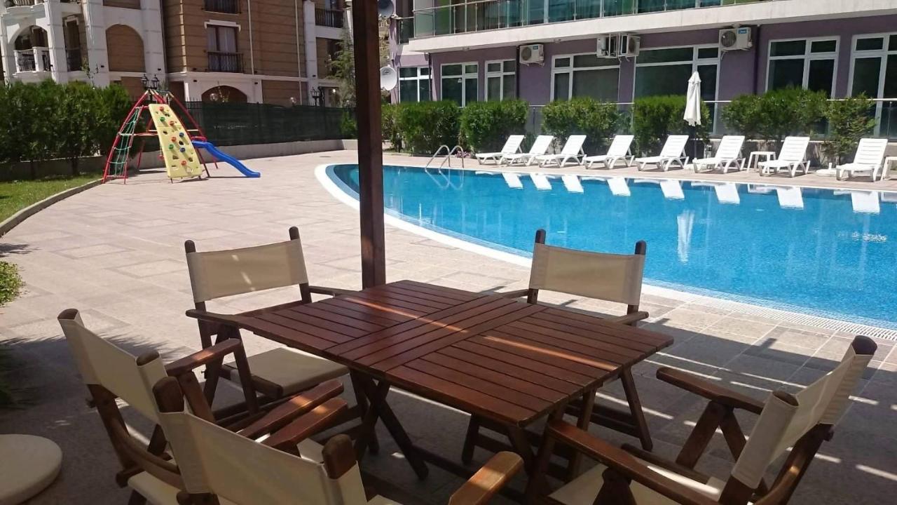 Family Apartments In Solmarin Slăntjev Brjag Exteriör bild