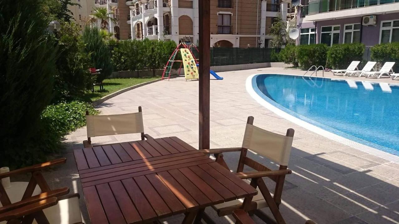 Family Apartments In Solmarin Slăntjev Brjag Exteriör bild