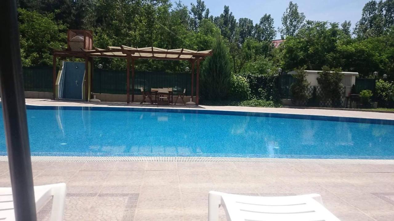 Family Apartments In Solmarin Slăntjev Brjag Exteriör bild