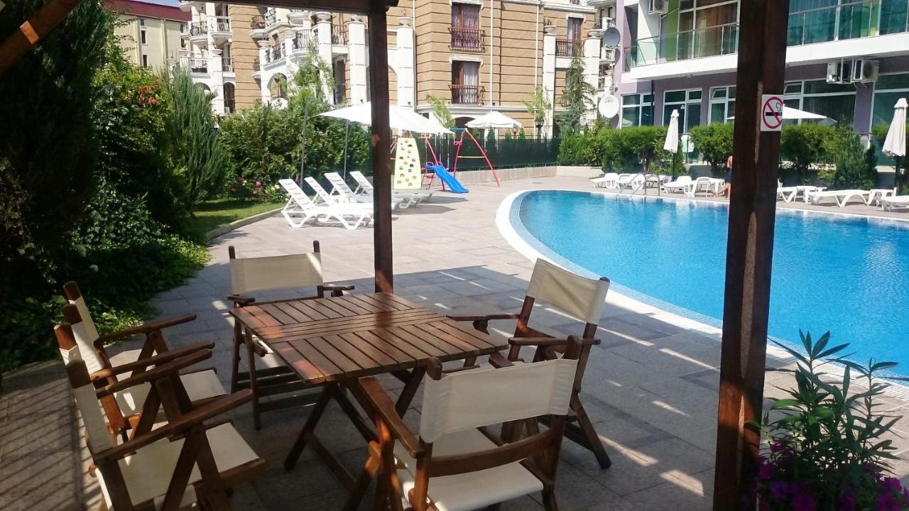 Family Apartments In Solmarin Slăntjev Brjag Exteriör bild