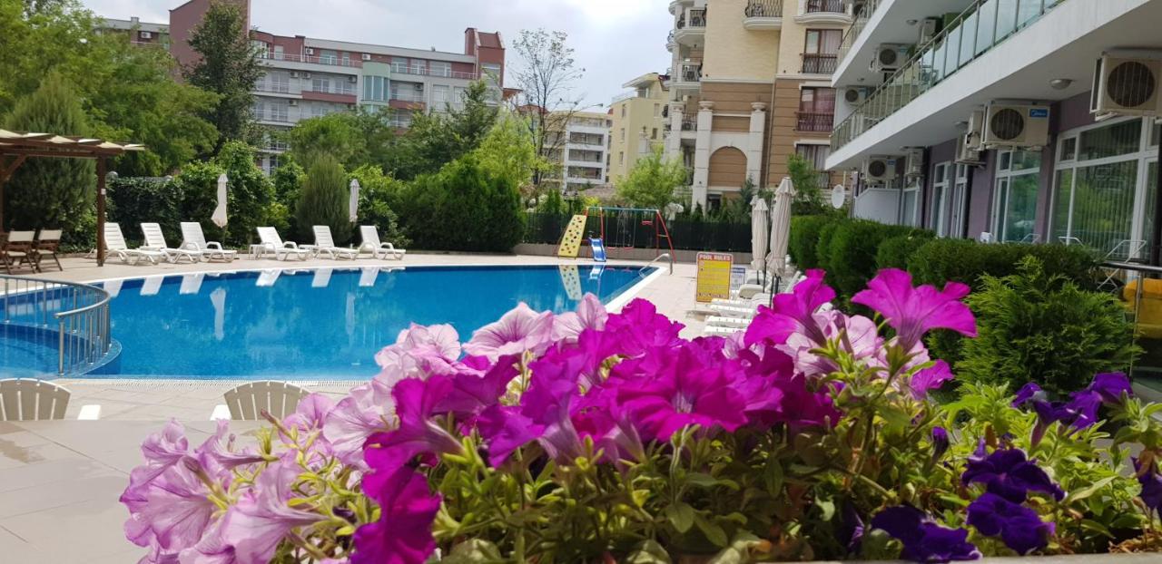 Family Apartments In Solmarin Slăntjev Brjag Exteriör bild