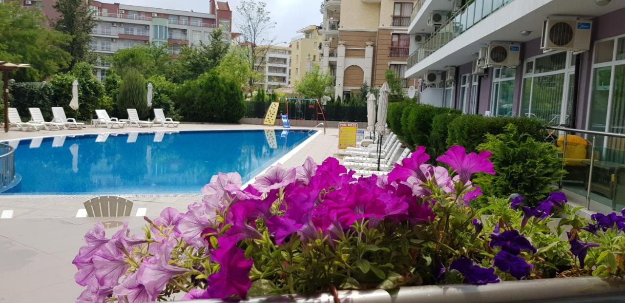 Family Apartments In Solmarin Slăntjev Brjag Exteriör bild