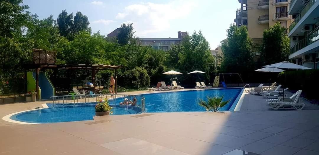 Family Apartments In Solmarin Slăntjev Brjag Exteriör bild