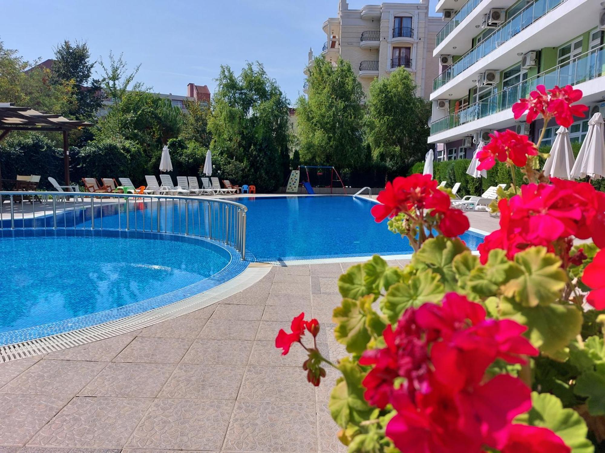 Family Apartments In Solmarin Slăntjev Brjag Exteriör bild