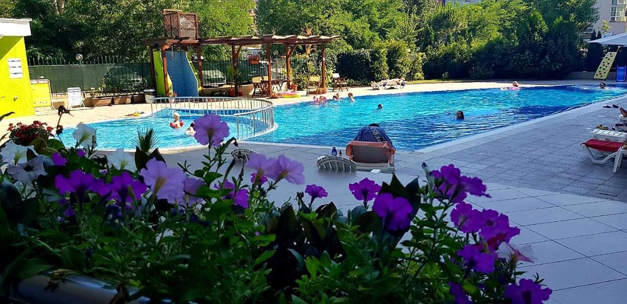 Family Apartments In Solmarin Slăntjev Brjag Exteriör bild