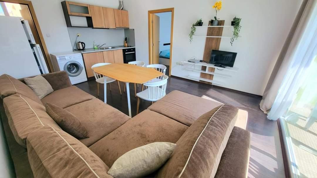 Family Apartments In Solmarin Slăntjev Brjag Exteriör bild
